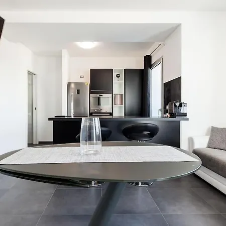 アパート Leonida's - Shared Pool, Jacuzzi And 150mt *