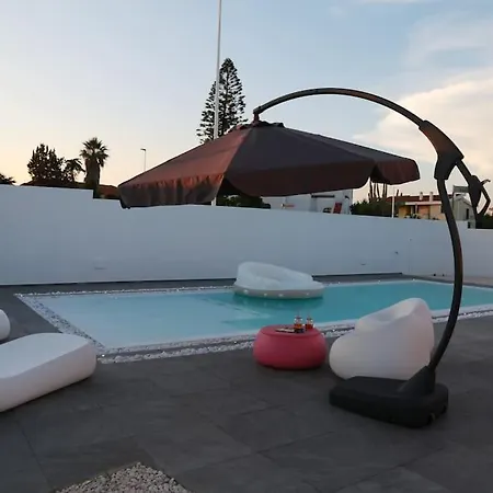 Leonida's - Shared Pool, Jacuzzi And 150mt *