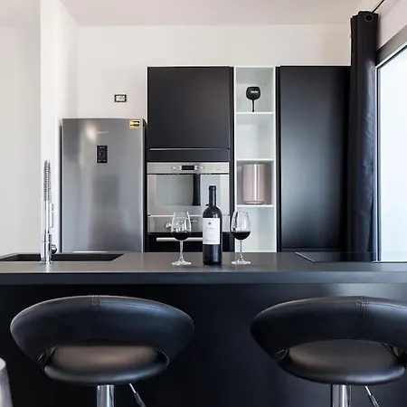 Leonida's - Shared Pool, Jacuzzi And 150mt Апартаменты