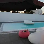 شقة Leonida's - Shared Pool, Jacuzzi And 150mt
