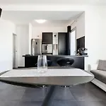 Apartamento Leonida's - Shared Pool, Jacuzzi And 150mt *