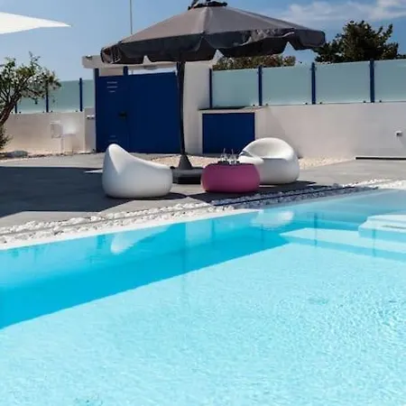 Leonida's - Shared Pool, Jacuzzi And 150mt דירה