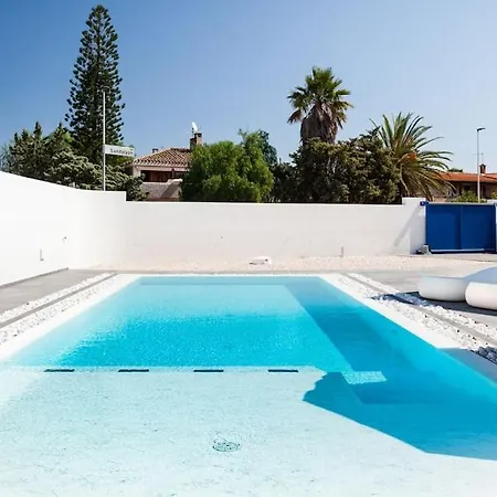 דירה Leonida's - Shared Pool, Jacuzzi And 150mt *